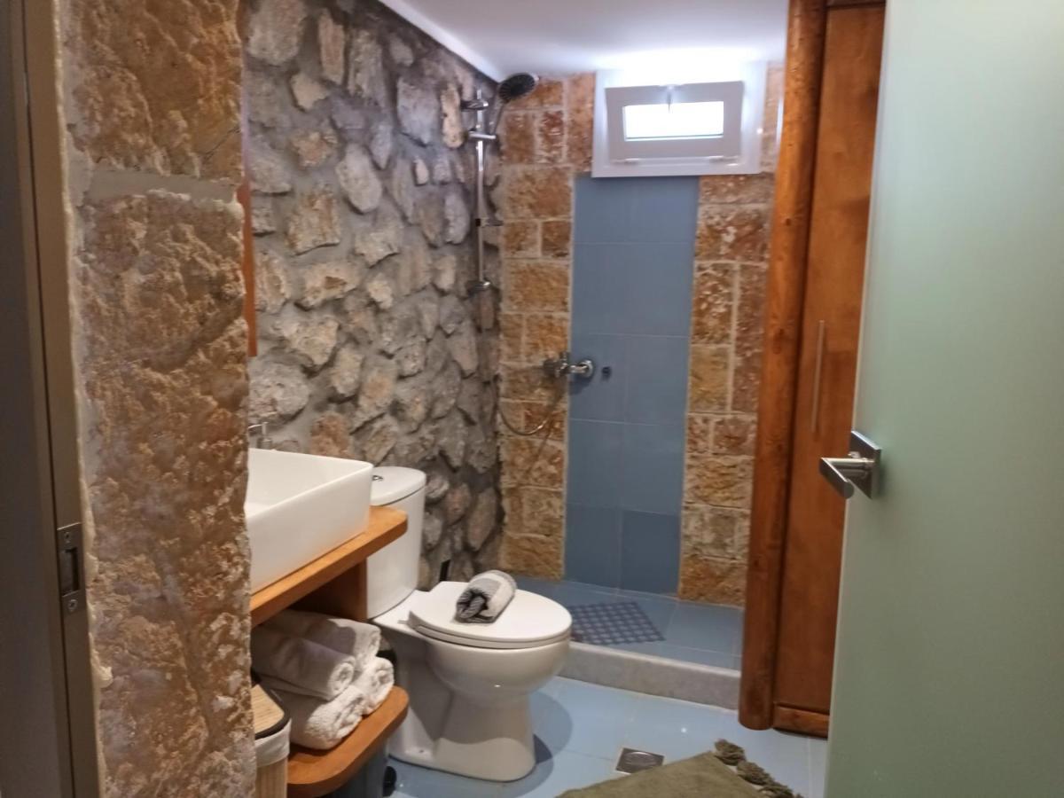 Woodstone Studios & Apartments Santorini Pírgosz Kültér fotó